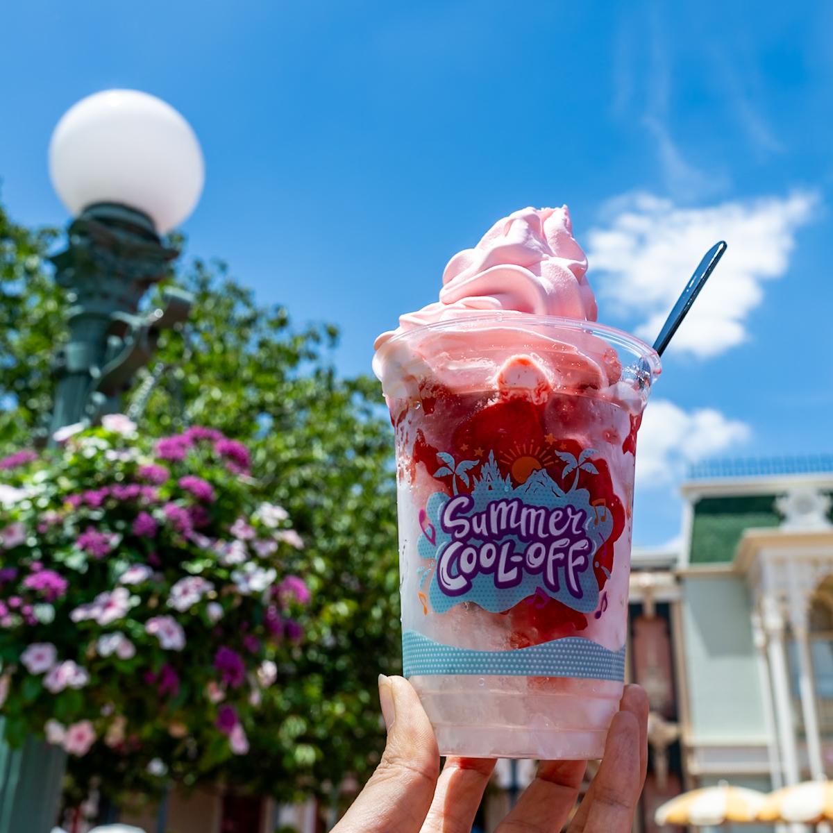 東京ディズニーランド「アイスクリームコーン」シェイブアイスサンデー（ストロベリー）