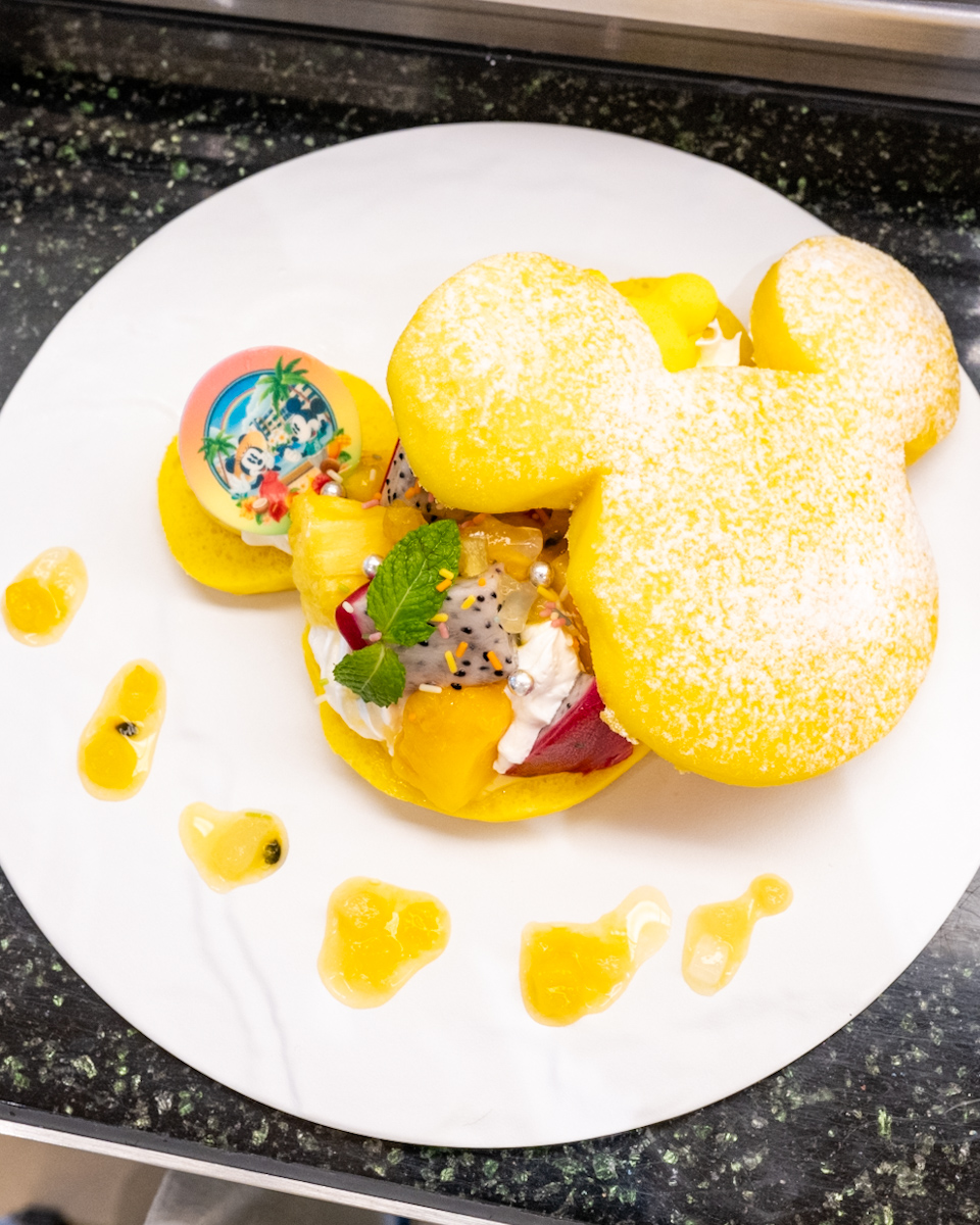 トロピカルフルーツとレモンクリームのミッキーサンドウィッチ