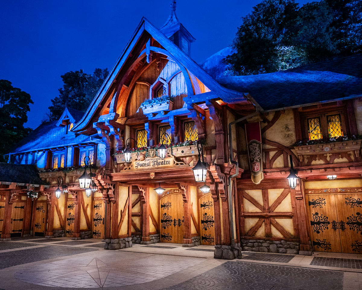 東京ディズニーランド「ファンタジーランド・フォレストシアター」