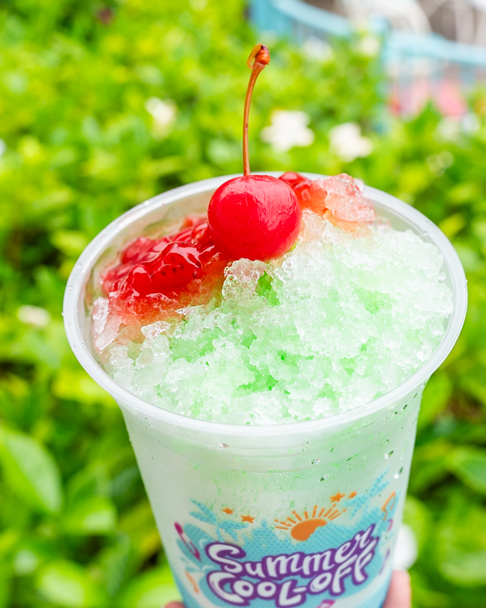 東京ディズニーランド「ヒューイ・デューイ・ルーイのグッドタイム・カフェ」シェイブアイス（メロンシロップ、ストロベリー、ホイップ）3